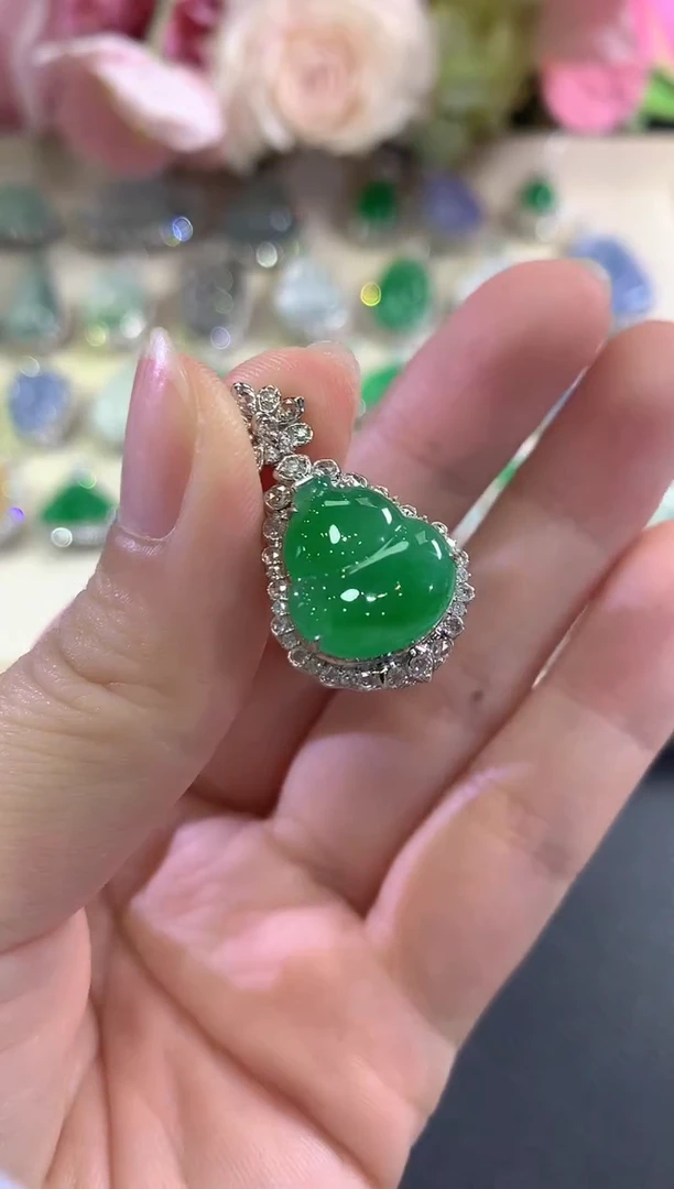 18K金镶嵌戒指翡翠春日珠宝 C104