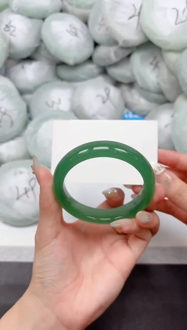 未镶嵌手镯石英质玉81-56.8