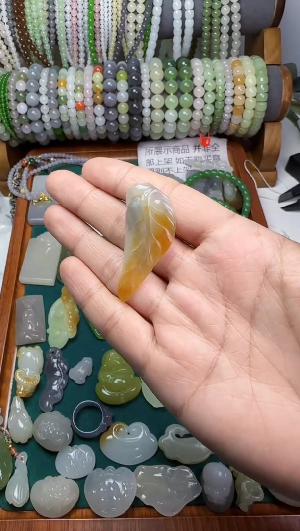 【闪购商品】和田玉无未镶嵌树叶吊坠