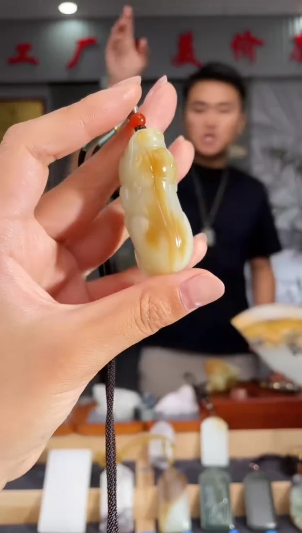 和田玉未镶嵌颈饰1