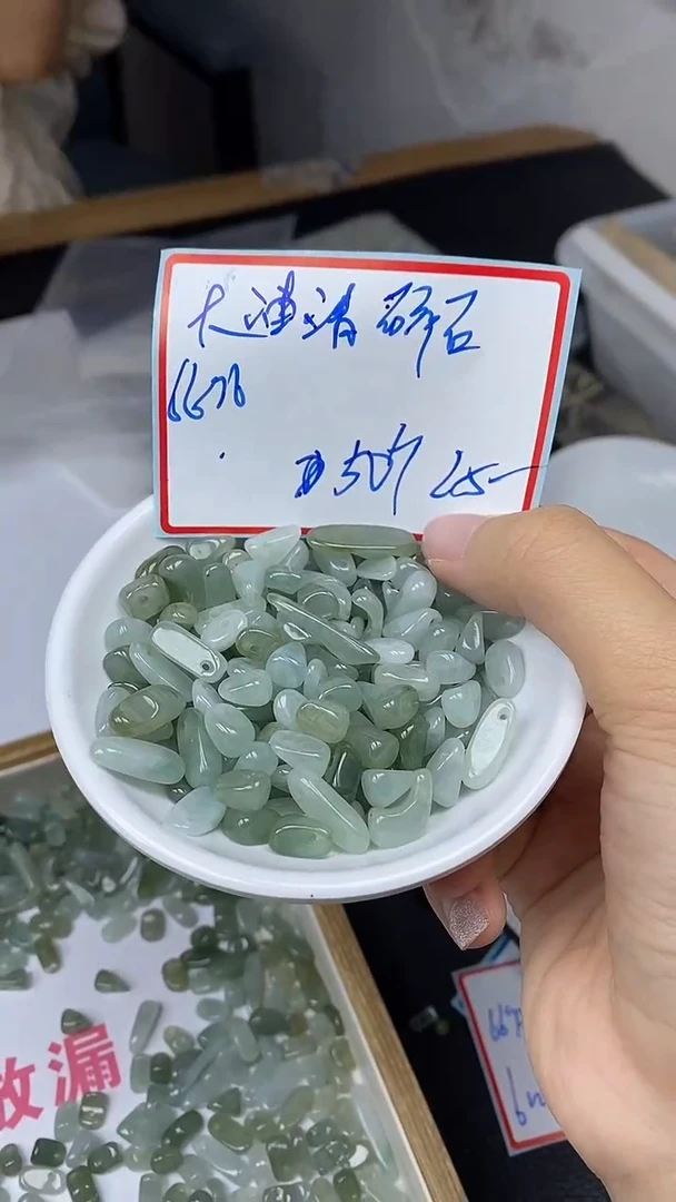 手饰翡翠未镶嵌6696冰油青大碎石随型50颗25元