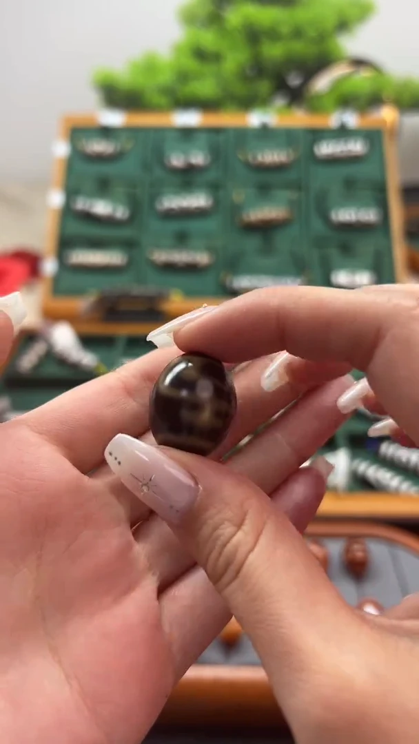 玛瑙/玉髓（覆膜）颈饰未镶嵌?****?13.（微瑕随机发货）