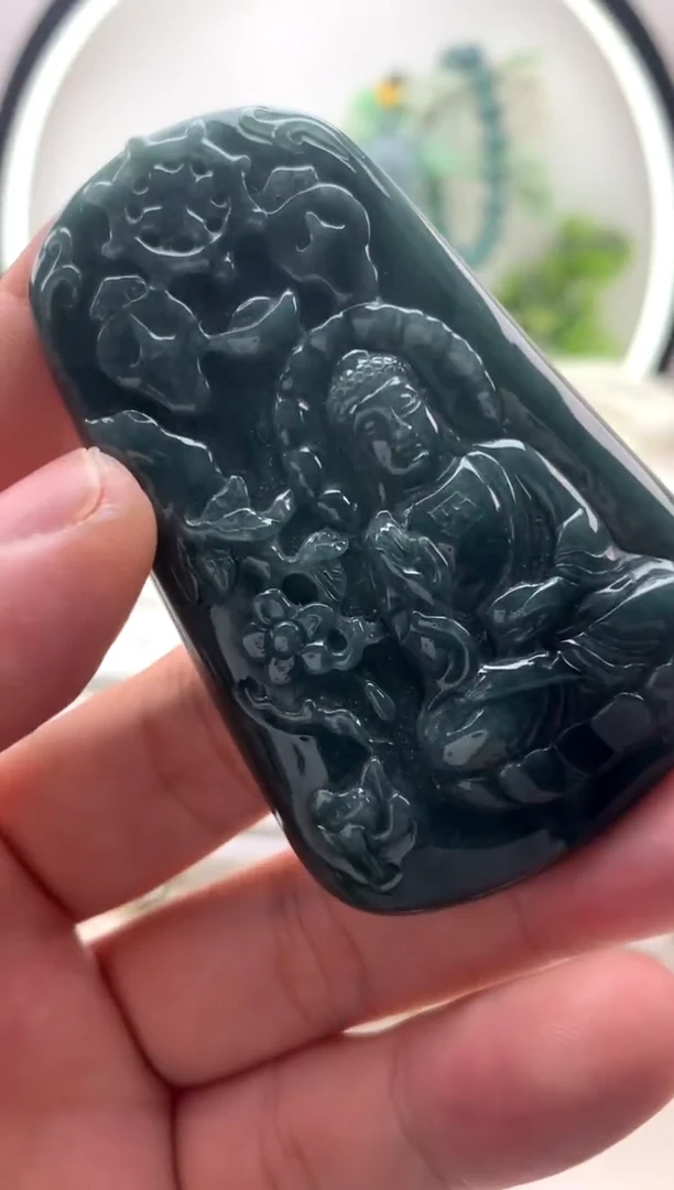 翡翠未镶嵌颈饰阿弥陀佛