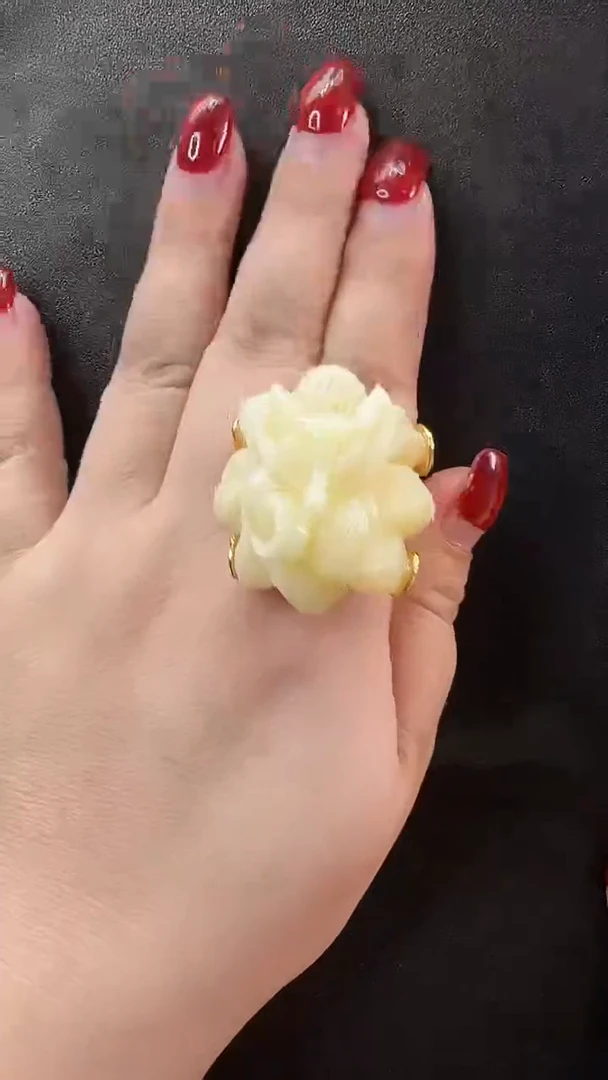 未镶嵌颈饰琥珀戒指