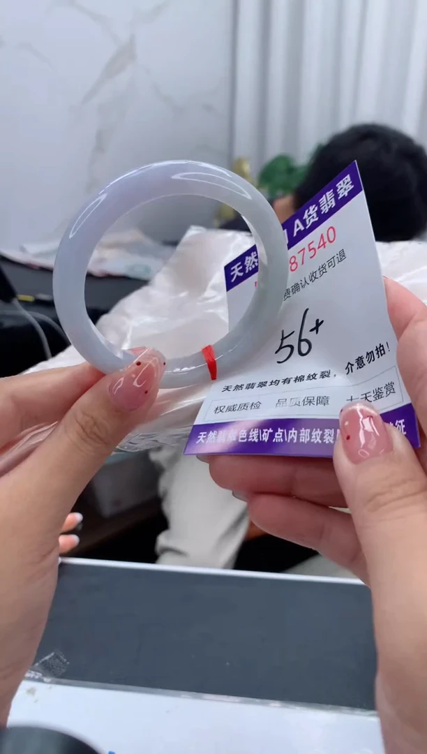 未镶嵌手镯翡翠有纹，完美者勿拍