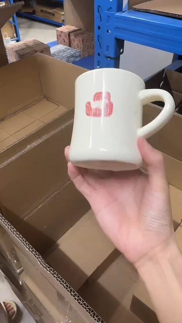瓷片线条红色小猫杯350ml