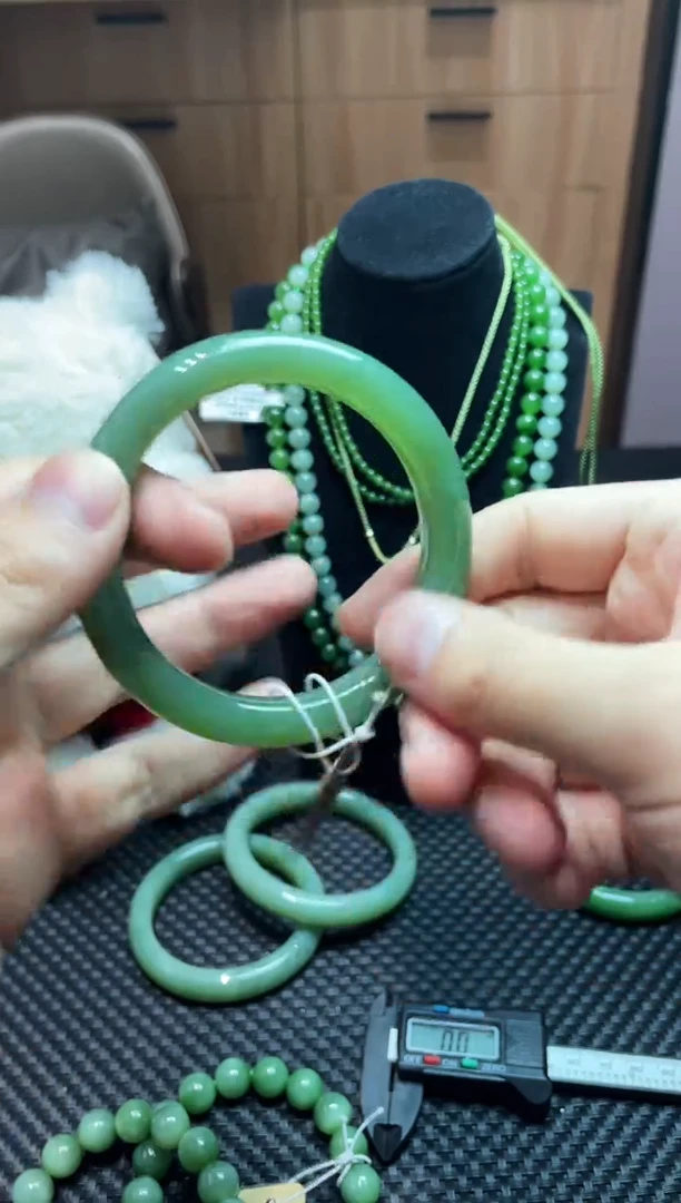 颈饰未镶嵌和田玉和田玉碧玉手镯58圈