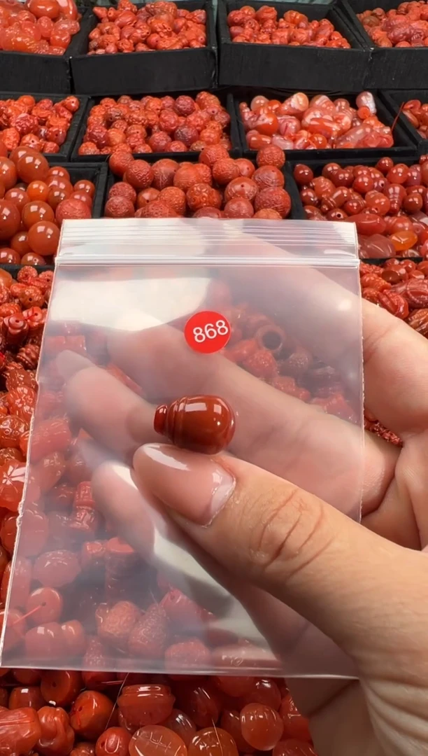 南红玛瑙未镶嵌颈饰1