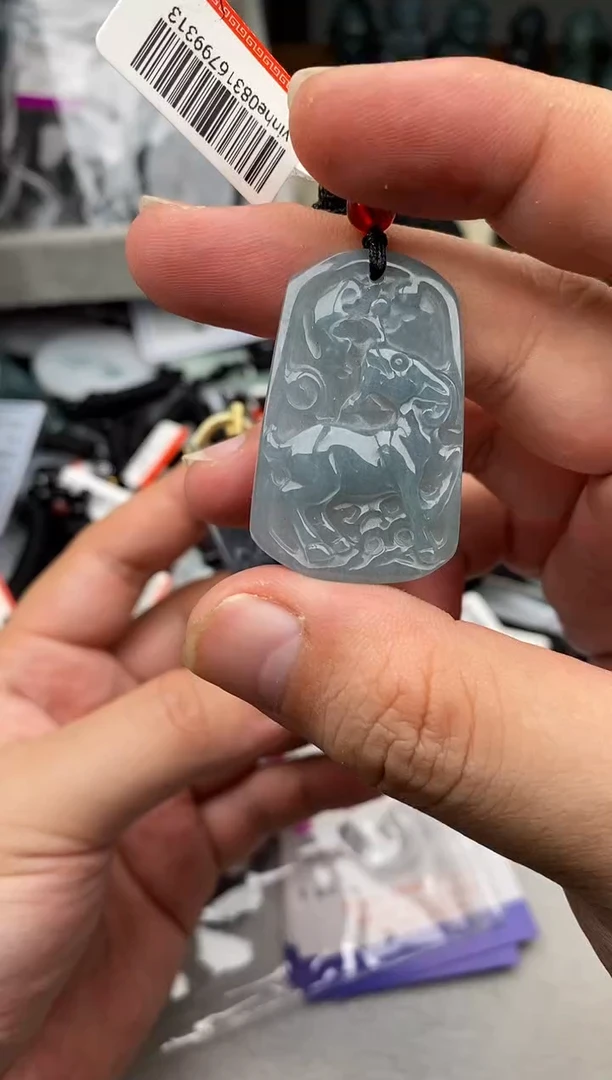 翡翠未镶嵌颈饰 多样性发其一`1