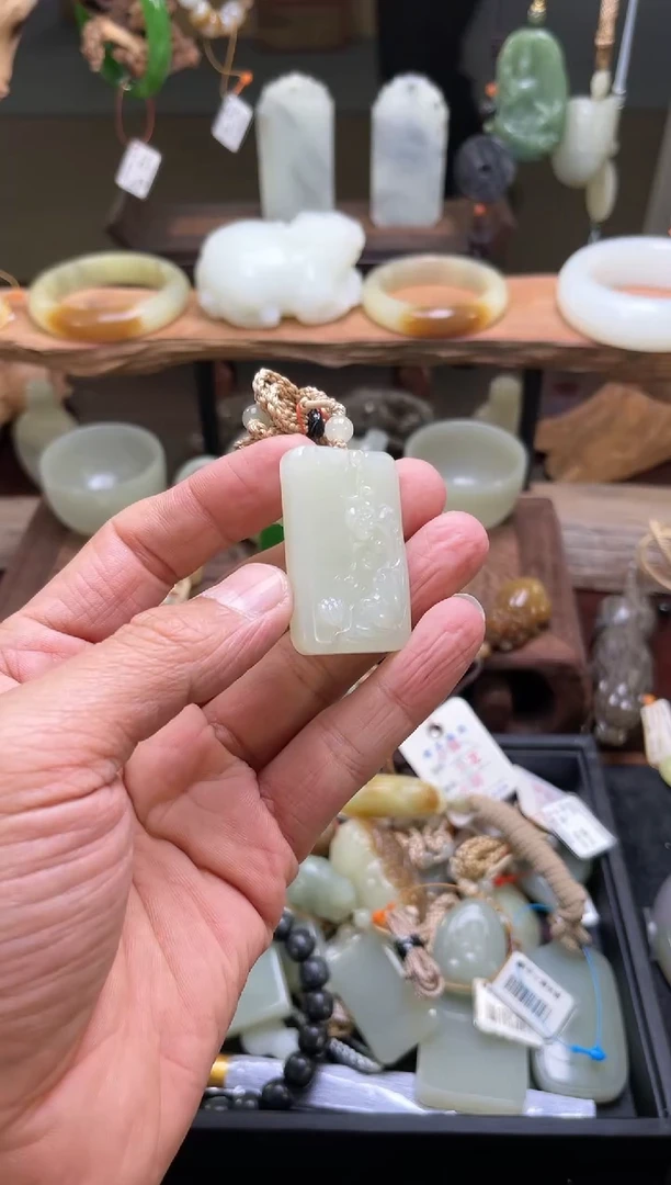 【闪购商品】和田玉吊坠未镶嵌新疆于田 荷花牌80877