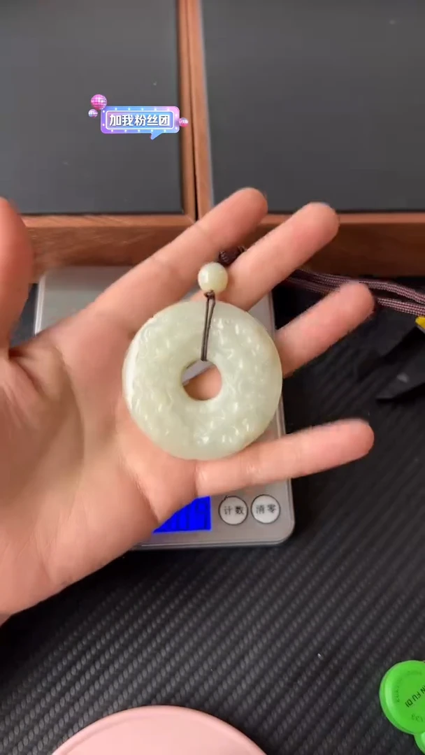 【闪购商品】和田玉吊坠(赠链)未镶嵌且末微色差迪克兰二细