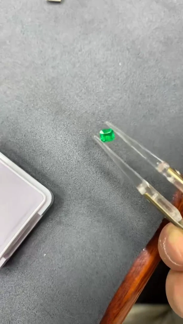 裸石祖母绿0.3ct 20