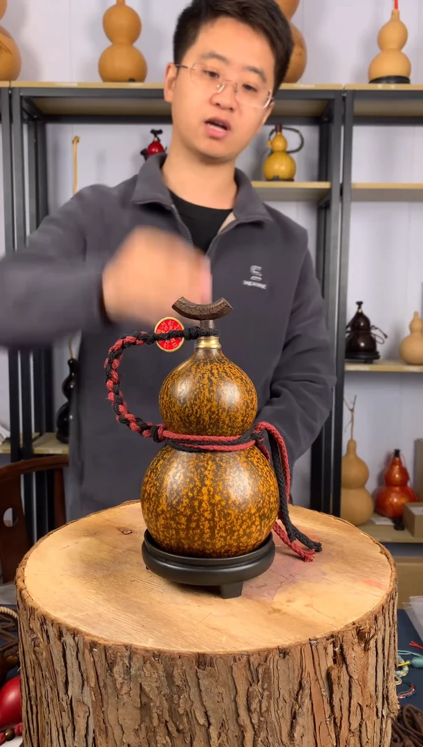 大漆酒壶，可装热水，一葫一拍