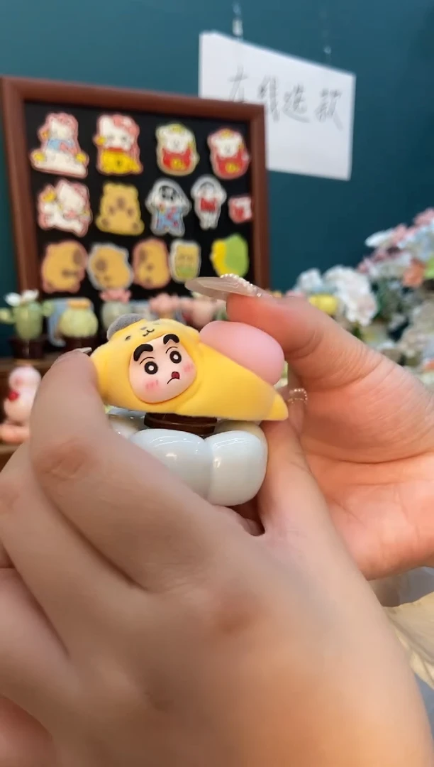 摆件陶黄色蜡笔小新景德镇陶瓷摆件1个装