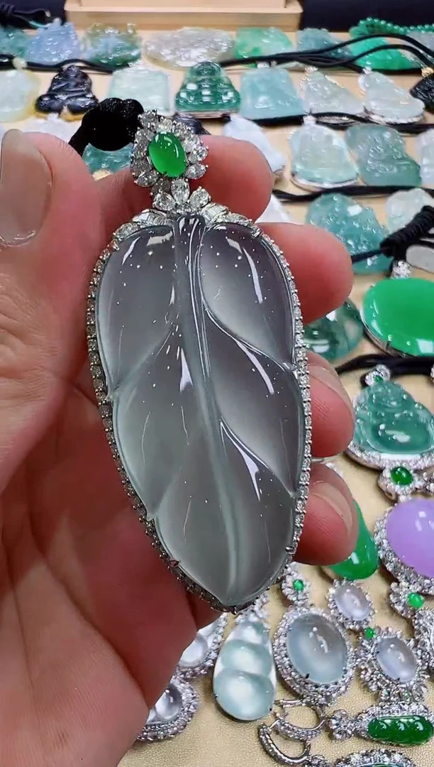 颈饰18K金镶嵌翡翠天然缅甸翡翠