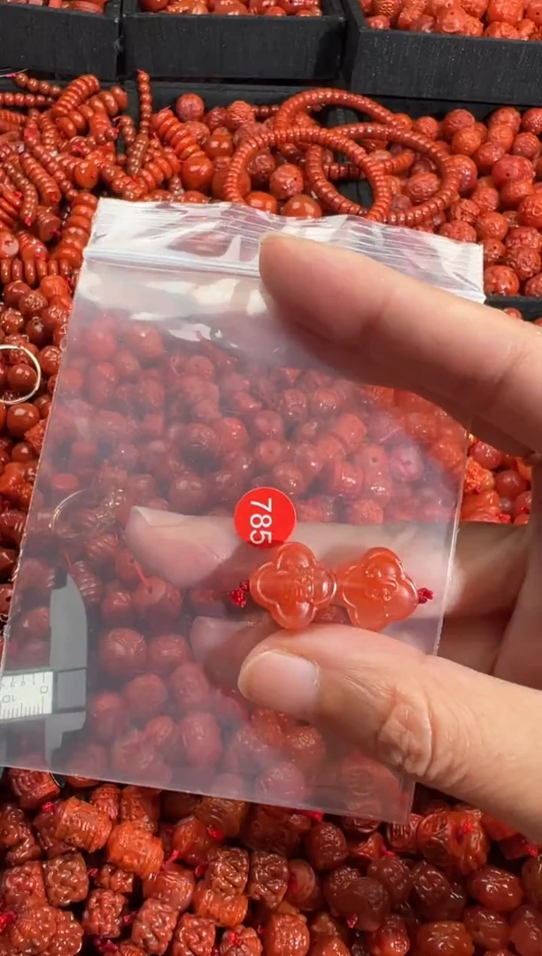 南红玛瑙未镶嵌颈饰1