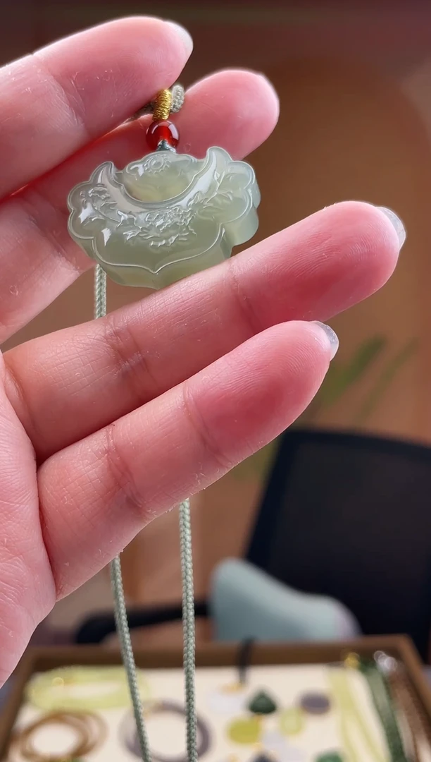 和田玉未镶嵌吊坠(不含链)平安锁