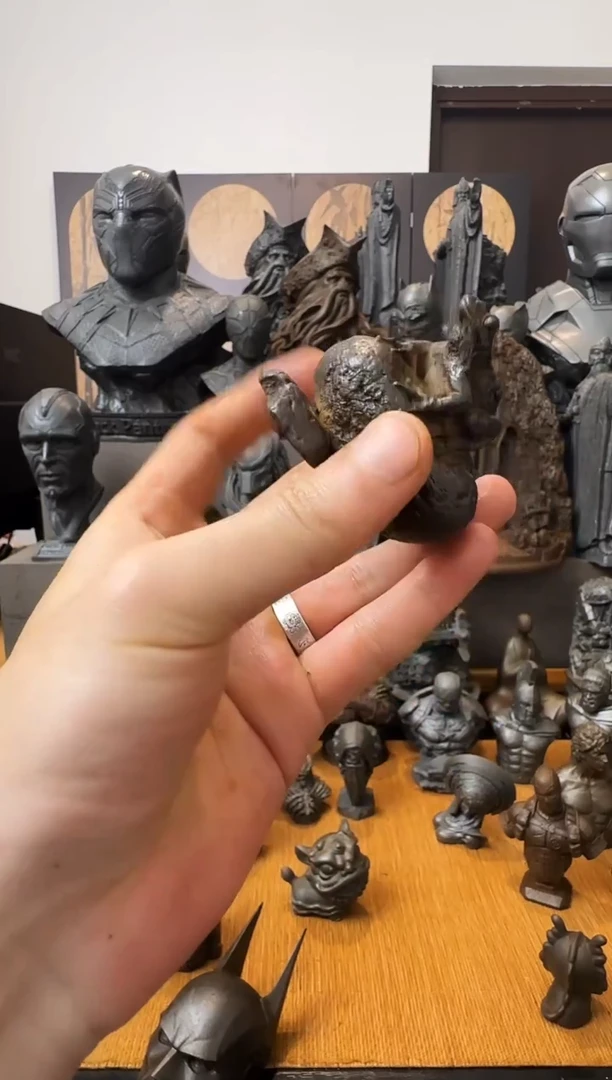 铁实心铁艺摆件~~站石头小青蛙（锈色）