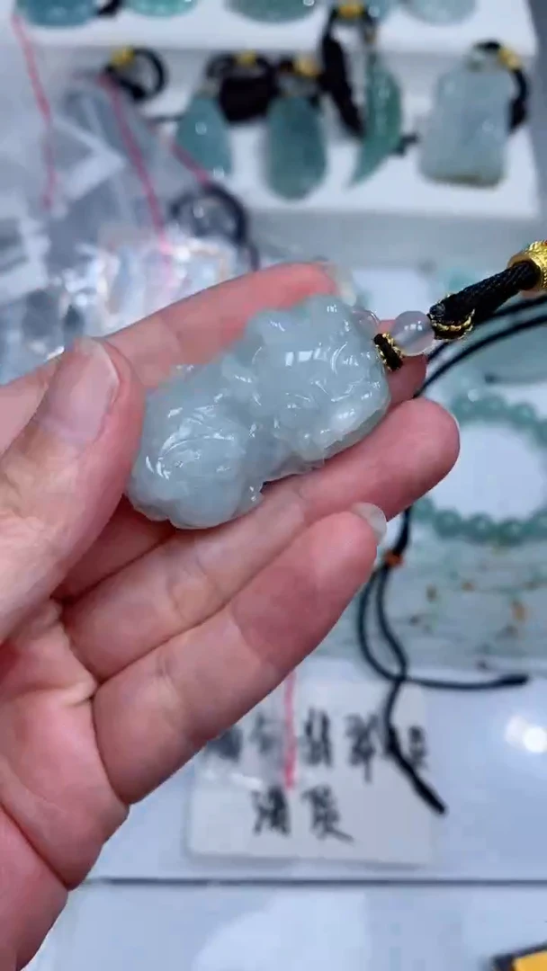 颈饰未镶嵌翡翠吊坠