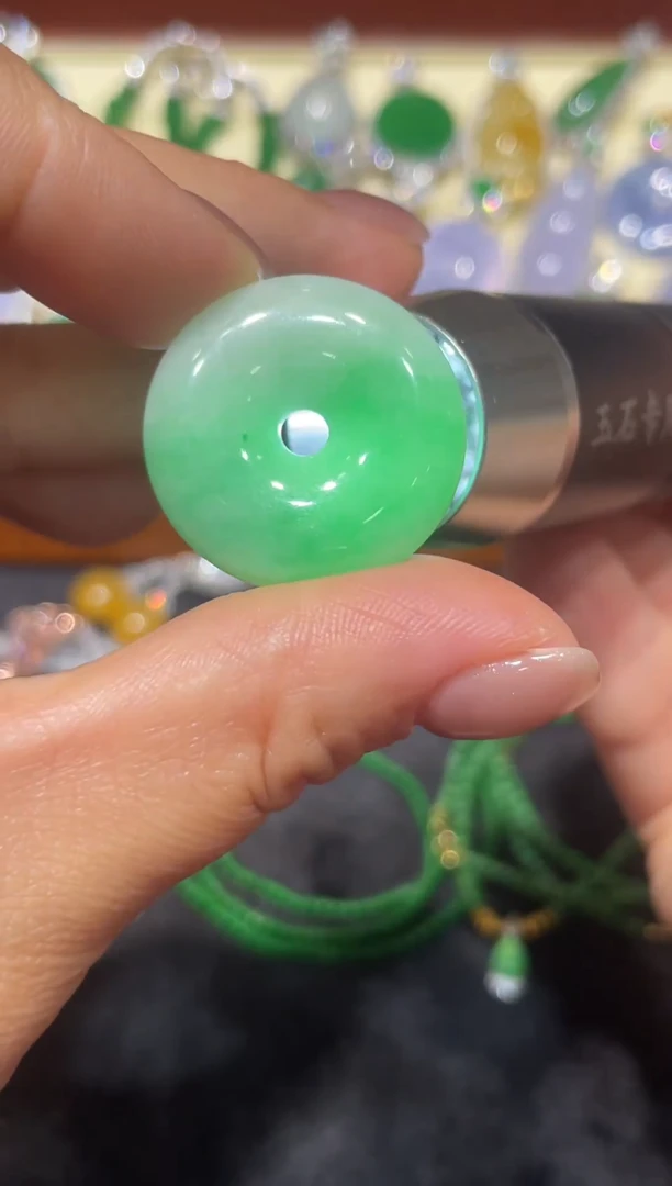 【闪购商品】翡翠吊坠(不含链)未镶嵌50