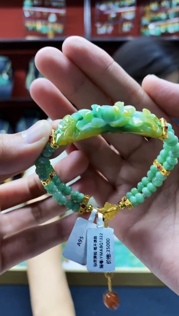 颈饰未镶嵌翡翠手串