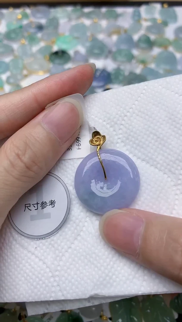 颈饰18K金镶嵌翡翠天然A货翡翠