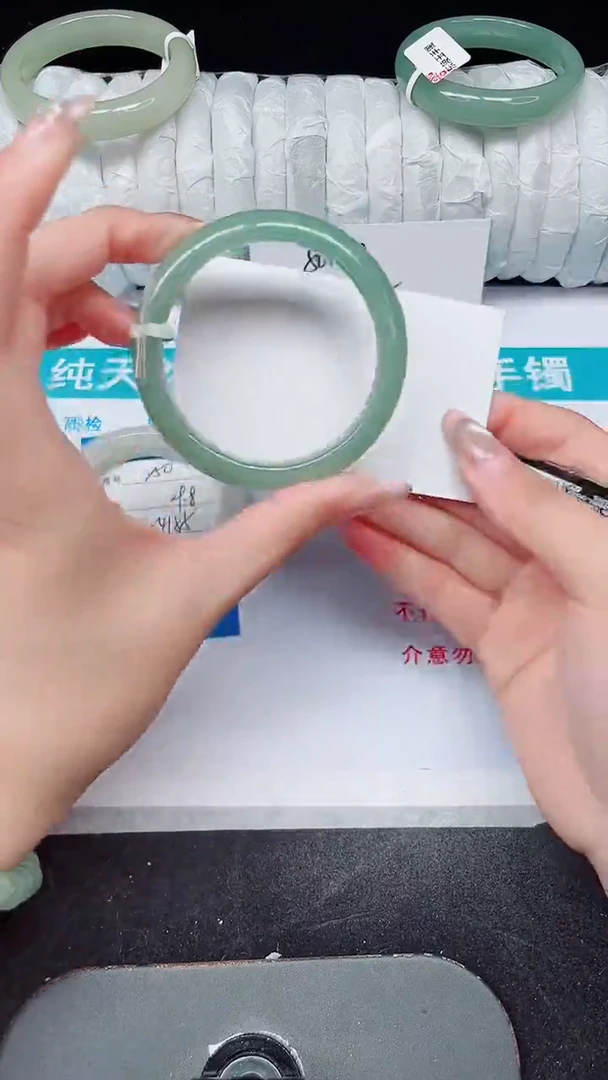未镶嵌手镯石英质玉251-53/54