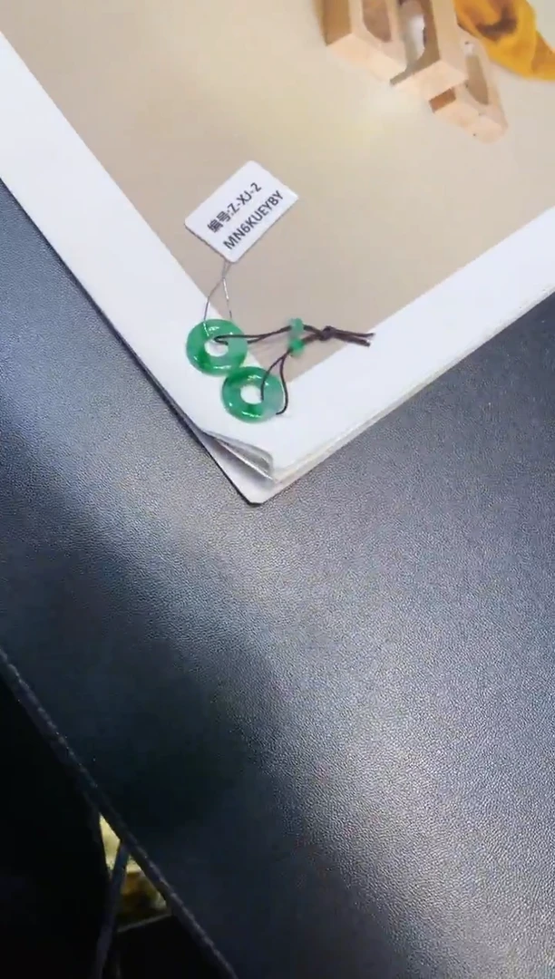 颈饰未镶嵌翡翠甜甜圈 一对