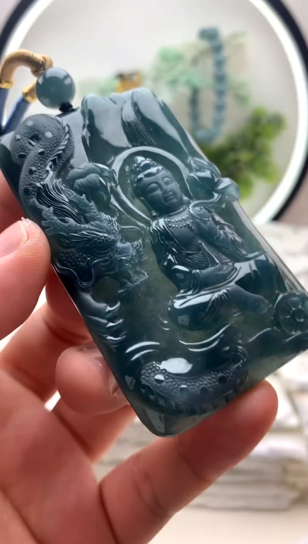 翡翠未镶嵌颈饰大势至