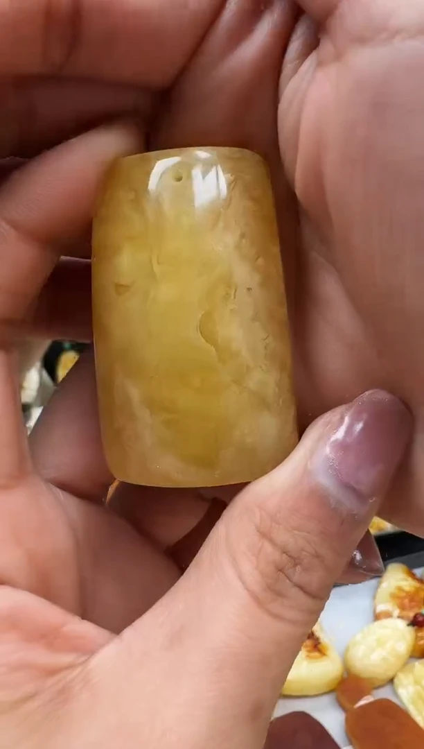 【闪购商品】琥珀裸石未镶嵌挂坠