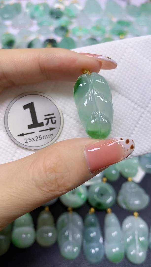 颈饰18K金镶嵌翡翠天然翡翠A货