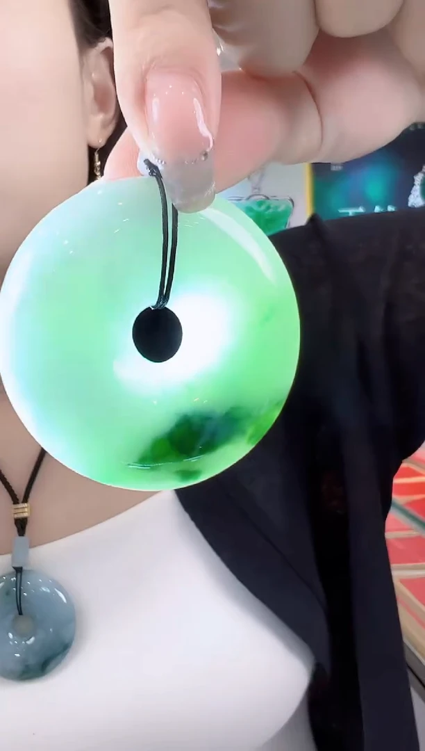 翡翠未镶嵌吊坠(不含链)孤品翡翠A货半山水平安扣吊坠