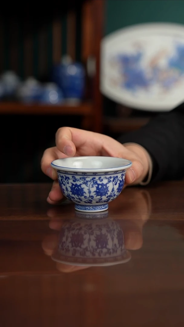 柴窑青花缠枝压手杯