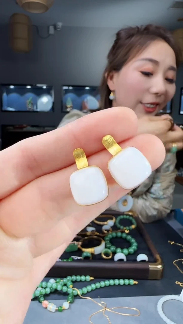 和田玉18K金镶嵌耳饰1