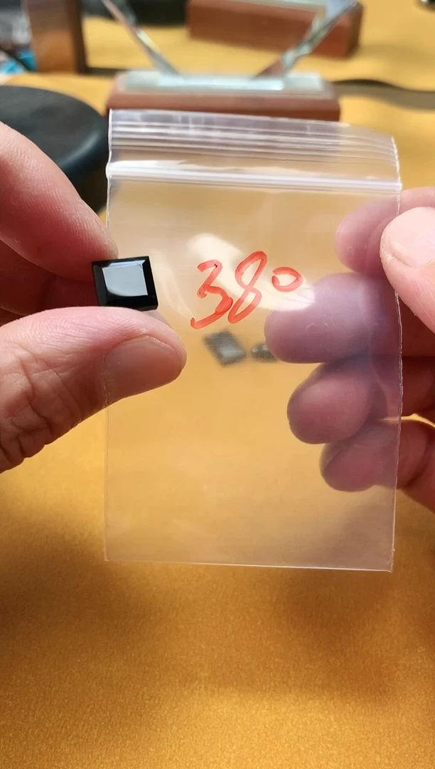 【闪购商品】翡翠裸石未镶嵌蛋面一件