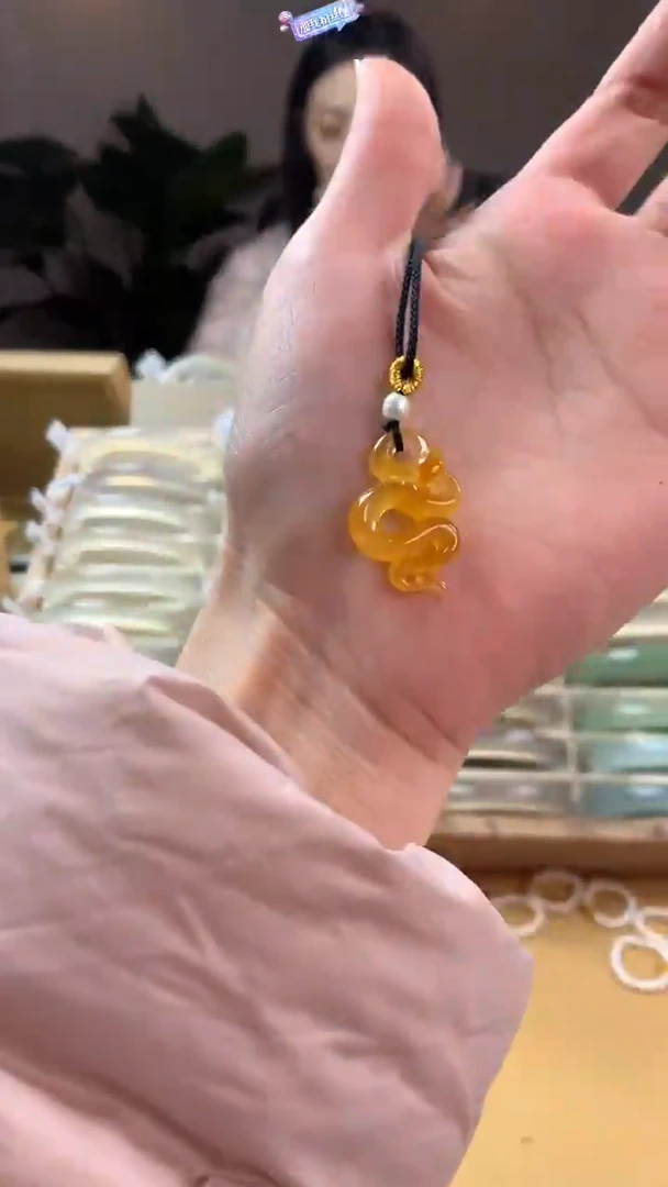 【闪购商品】玛瑙/玉髓手镯未镶嵌小金蛇吊坠