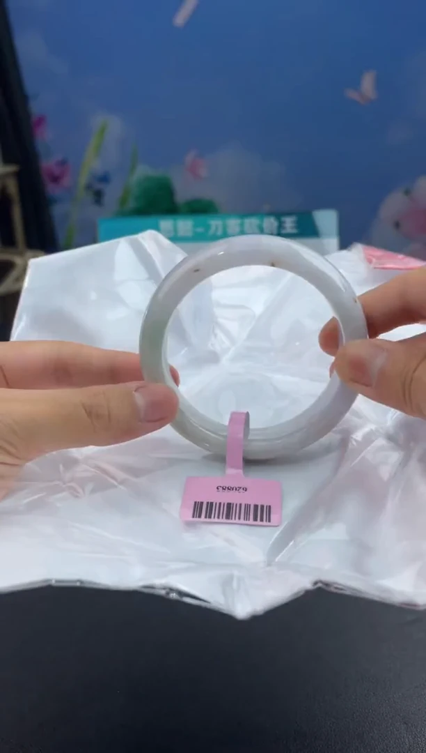 翡翠手镯未镶嵌6翡翠手镯（微瑕）