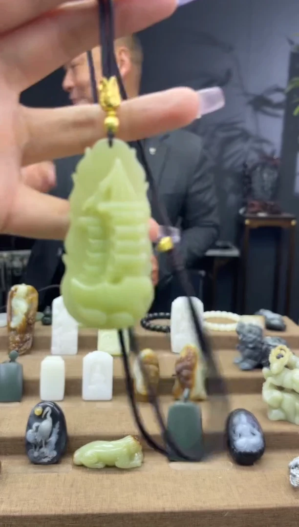 颈饰未镶嵌和田玉1