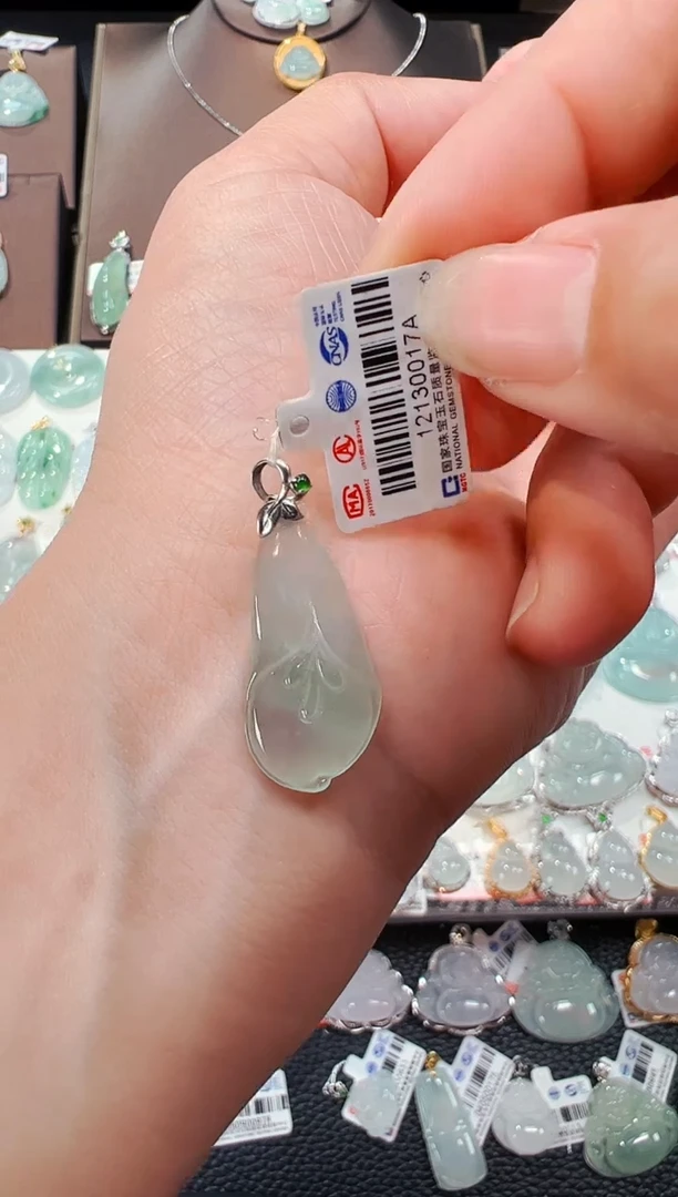 【闪购商品】翡翠吊坠(不含链)18K金镶嵌兰花吊坠17A