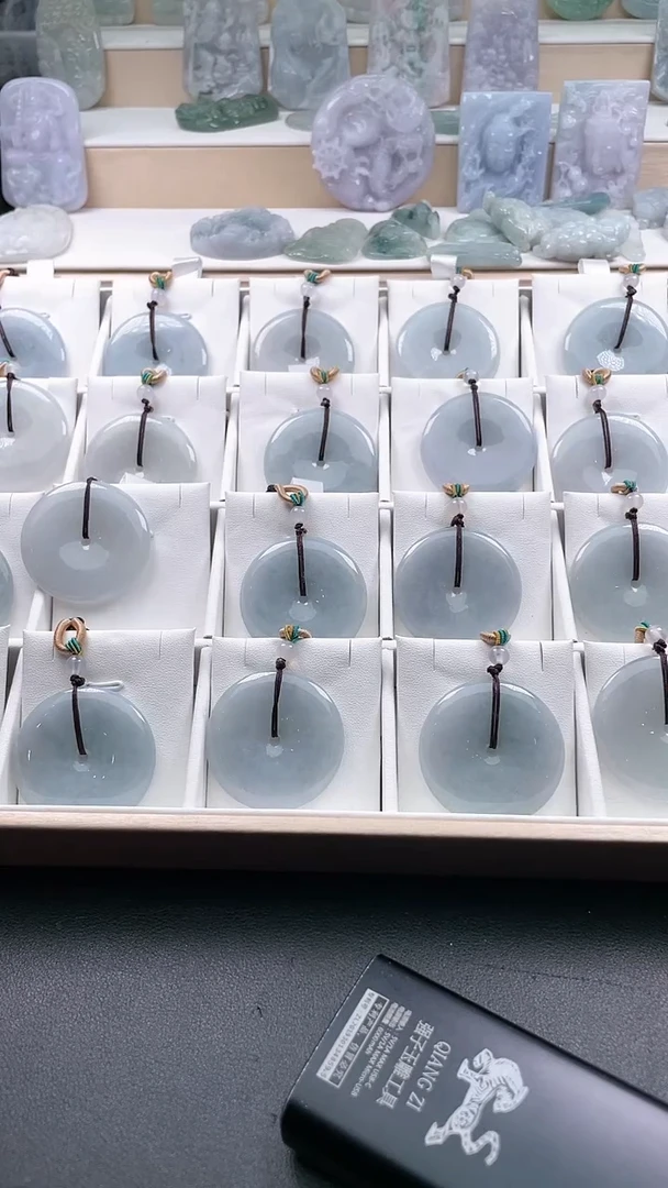 翡翠未镶嵌颈饰..../6/1/ 350多样性发其一