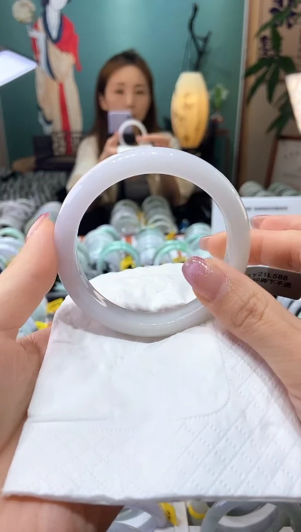 翡翠手镯未镶嵌59圈口t