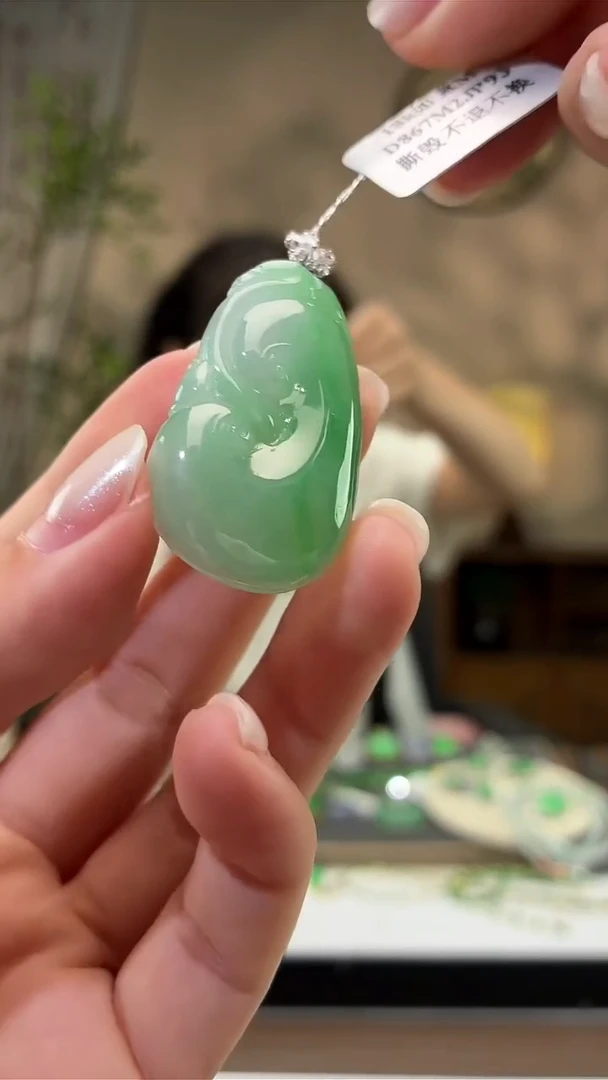 吊坠(不含链)18K金镶嵌翡翠如意
