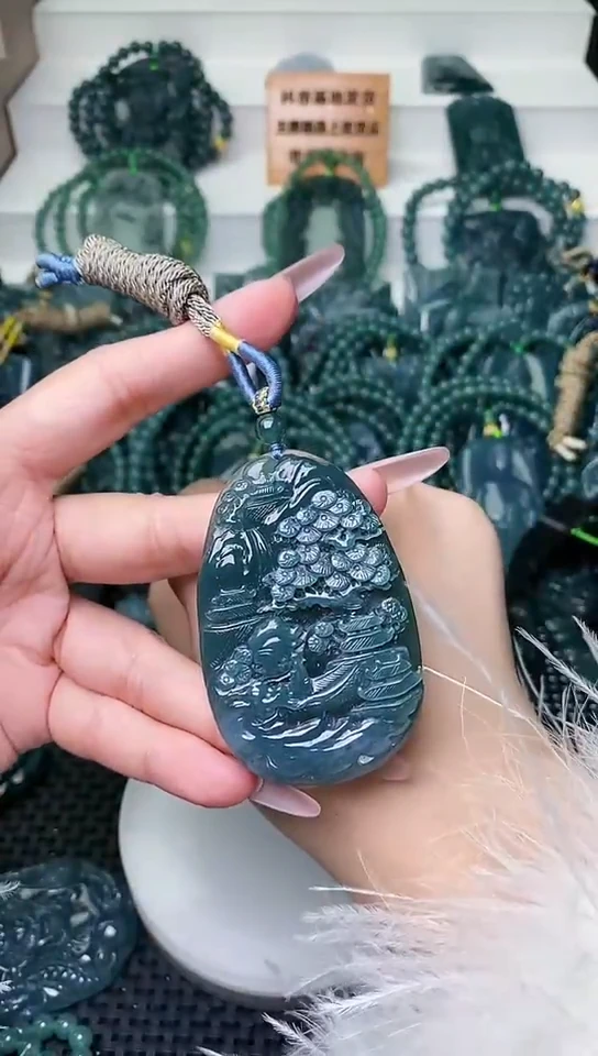 颈饰未镶嵌翡翠