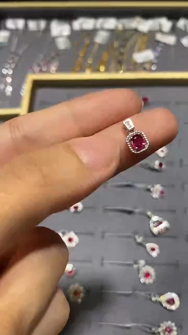 吊坠(不含链)18K金镶嵌红宝石