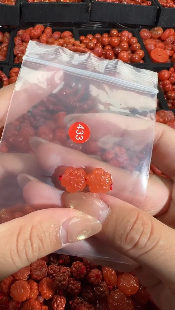 南红玛瑙未镶嵌颈饰1