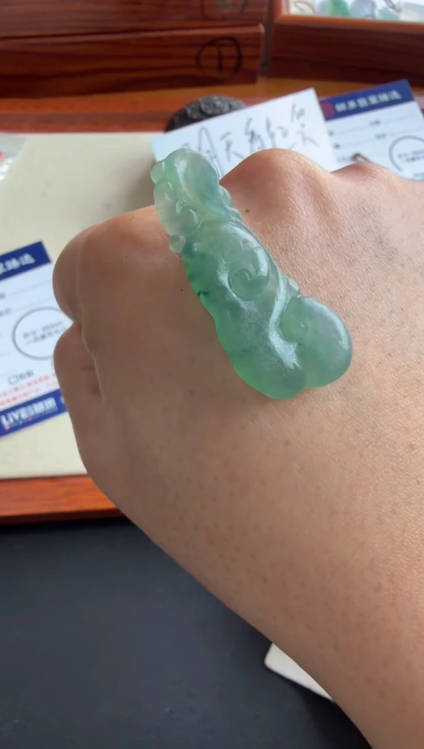 未镶嵌定制翡翠如意