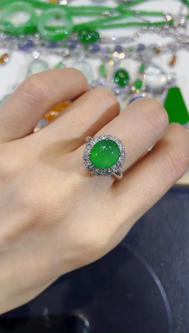 颈饰18K金镶嵌翡翠团购6