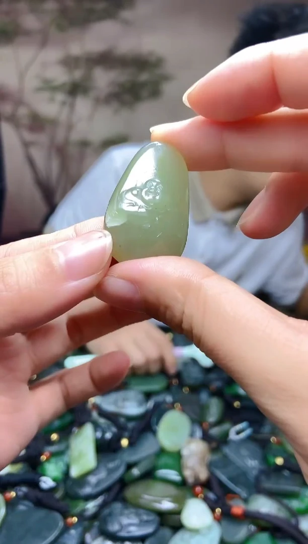 颈饰未镶嵌和田玉微瑕