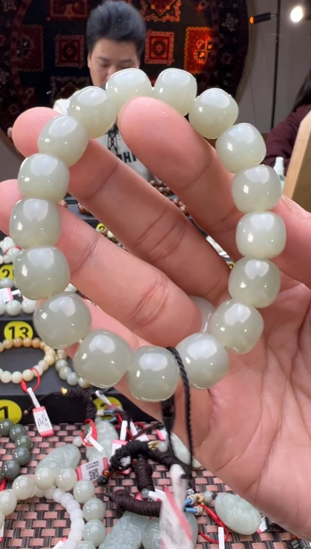 未镶嵌手串和田玉且末料青白玉老型珠手串11x12