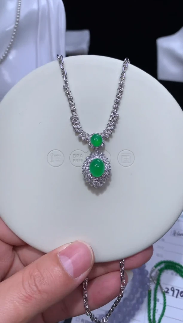 18K金镶嵌定制翡翠自营供应 48小时鉴赏期